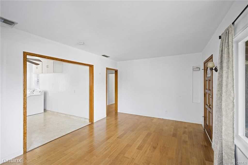 1320 N Niagara St - Photo 2 of 11