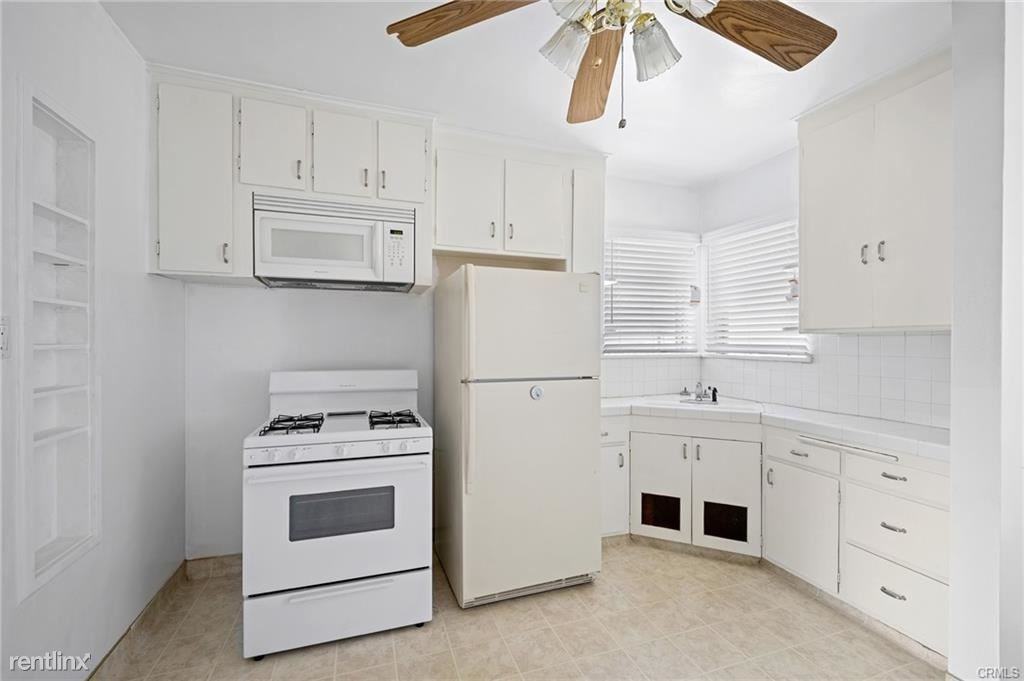 1320 N Niagara St - Photo 3 of 11