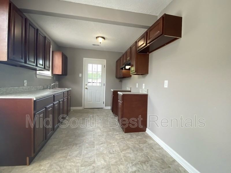 492 Jacklyn Ave - Photo 3 of 8