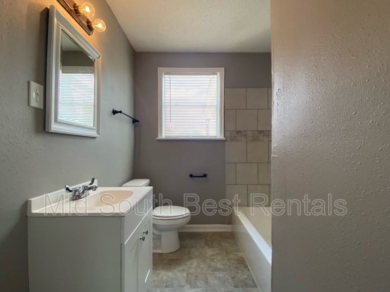 492 Jacklyn Ave - Photo 4 of 8