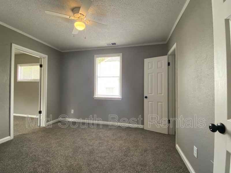 492 Jacklyn Ave - Photo 5 of 8