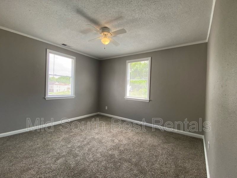 492 Jacklyn Ave - Photo 7 of 8