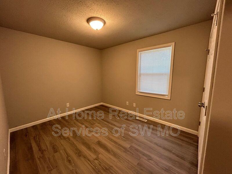 900 S Crutcher Ave #5 - Photo 4 of 7