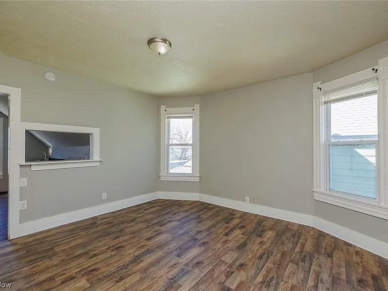 3196 W 90Th St - Photo 3 of 18