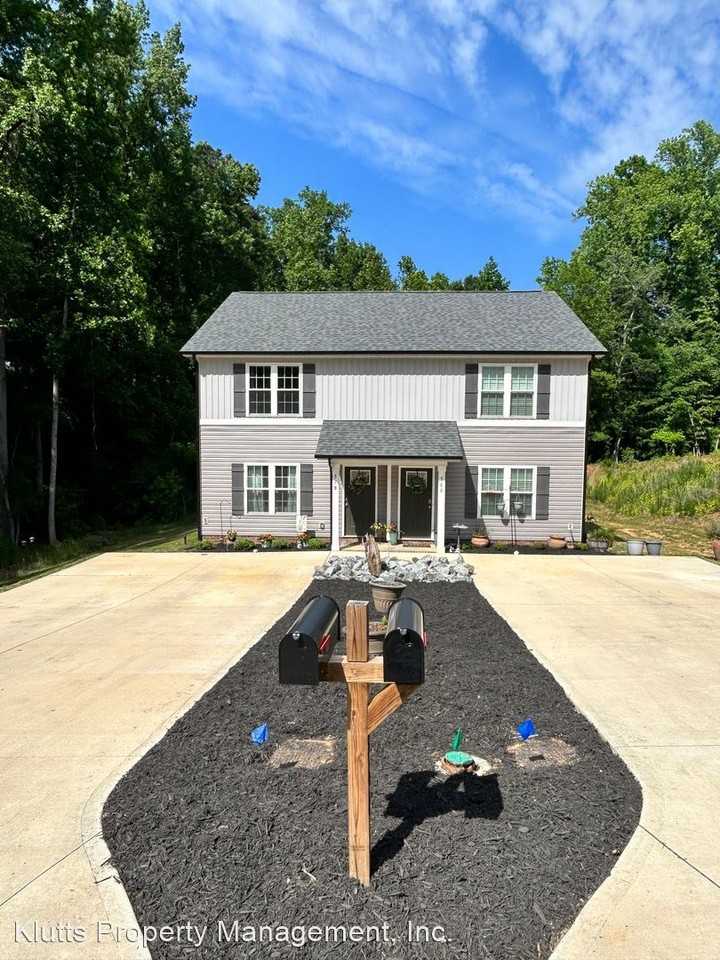 570 Kirk St - Photo 2 of 44