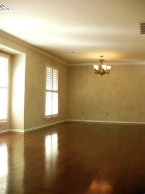 2925 Hemingford Ln - Photo 3 of 14