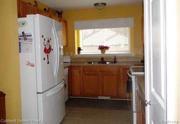 35008 Mitchell St - Photo 3 of 14