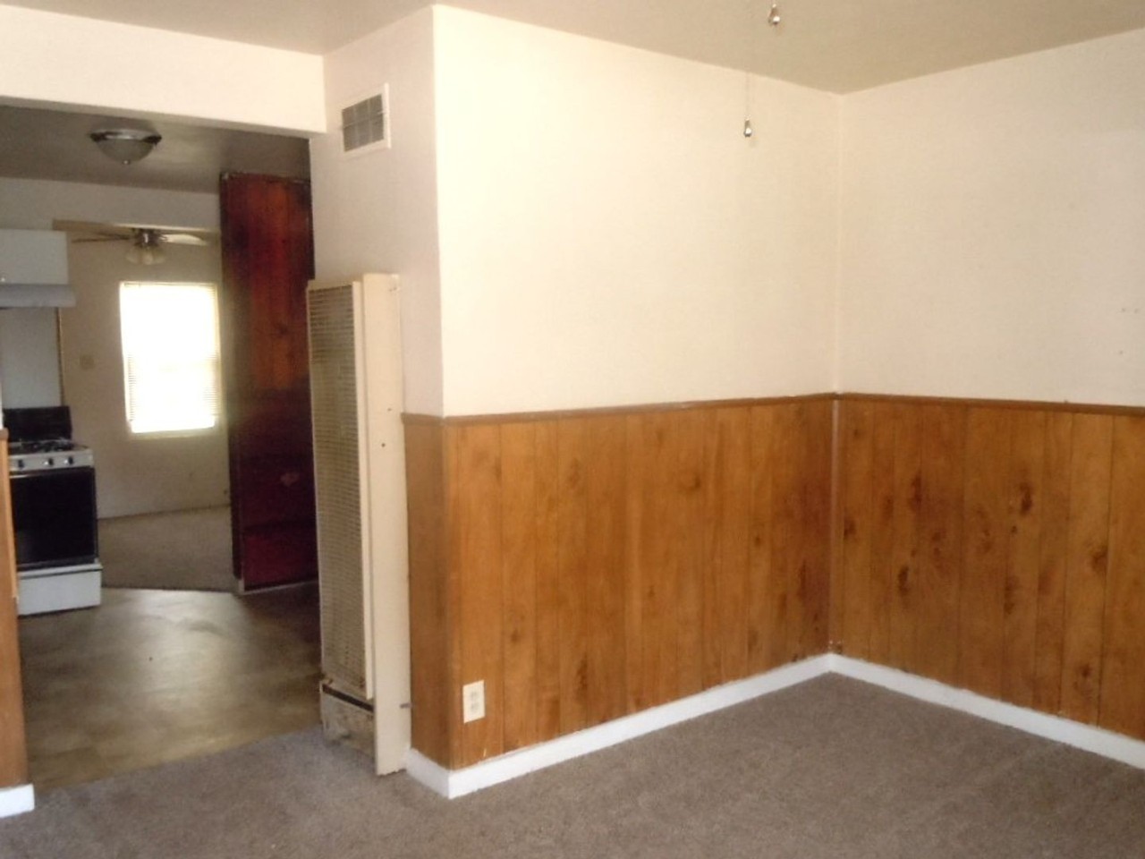 1221 22nd St - Photo 3 of 10