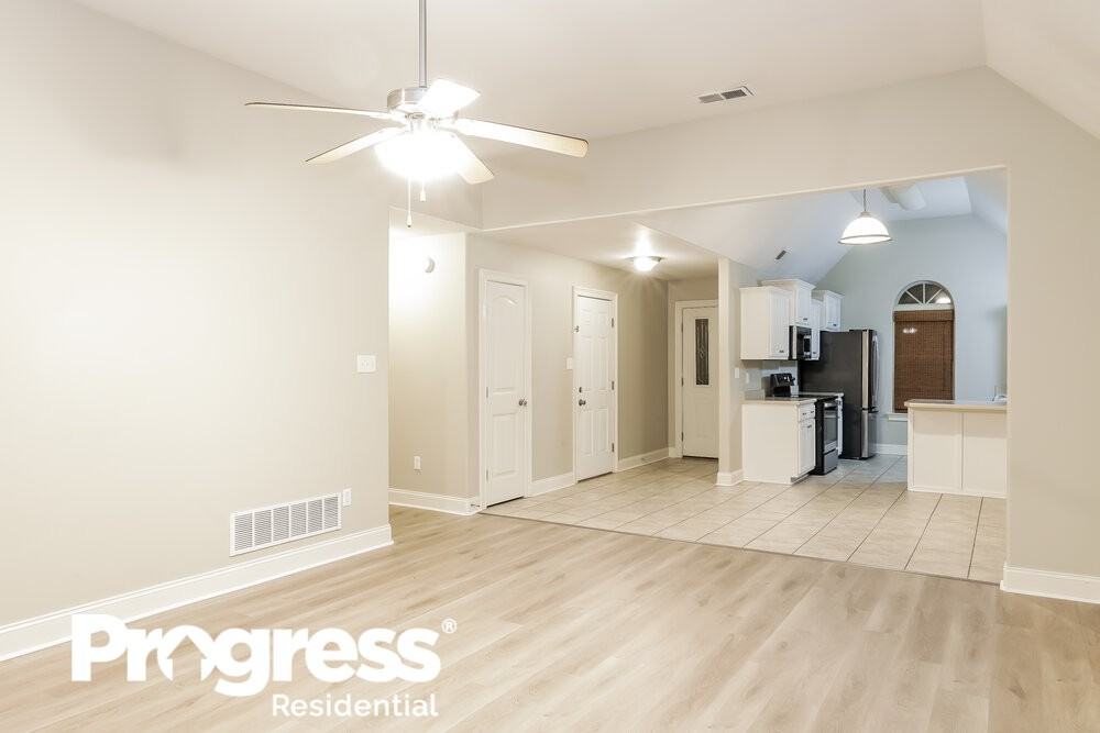 240 Brighton Village Loop - Photo 3 of 16