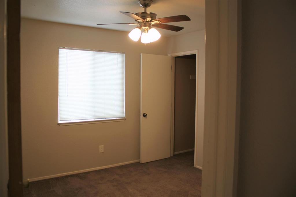 1638 Valmor Ct - Photo 2 of 11