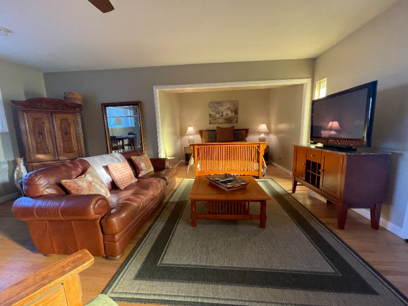 4224 Blackthorne Ave - Photo 2 of 15