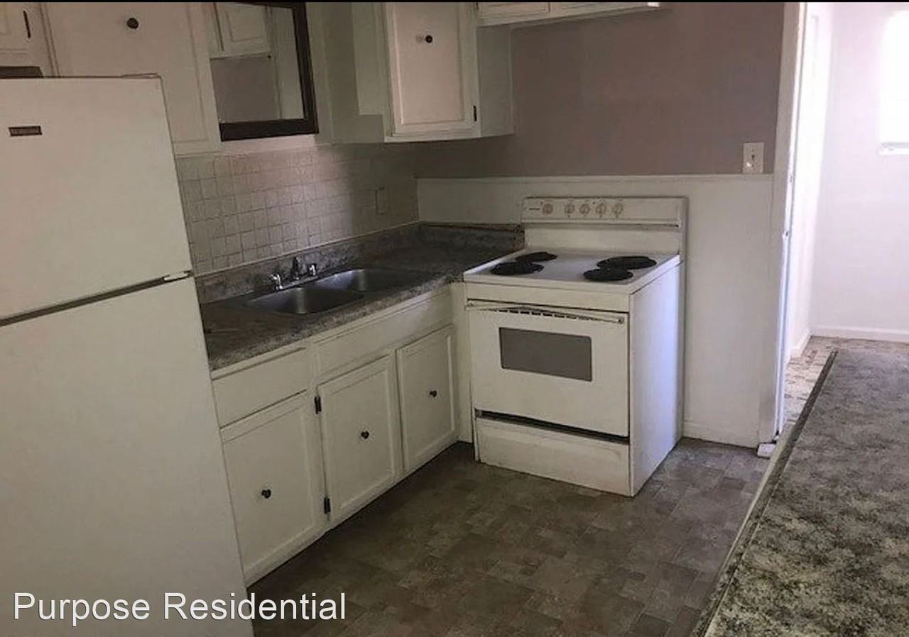 114 Monroe Ave - Photo 3 of 6