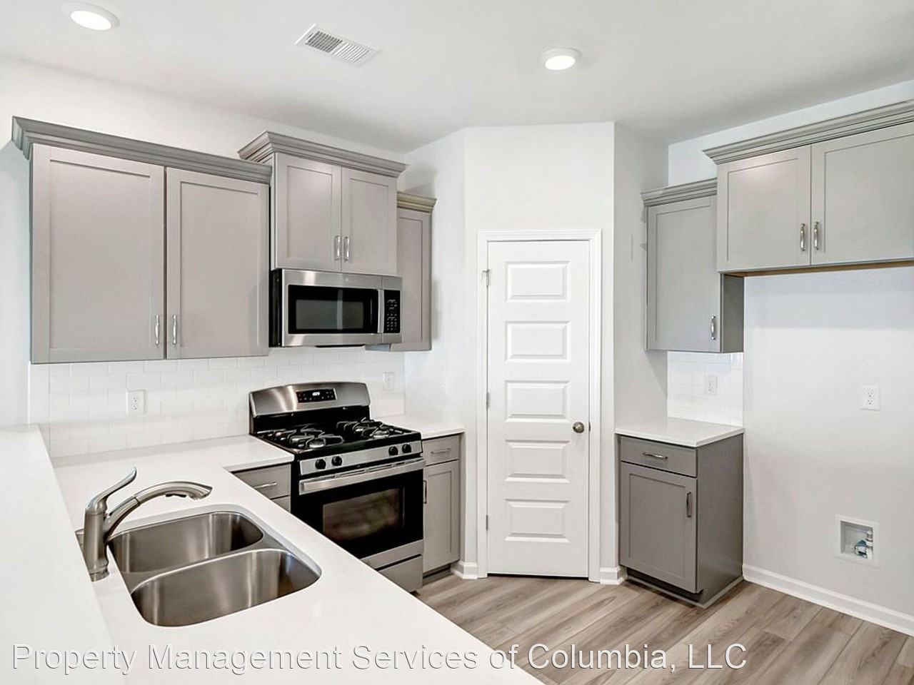 400 Sandfarm Trl - Photo 2 of 14