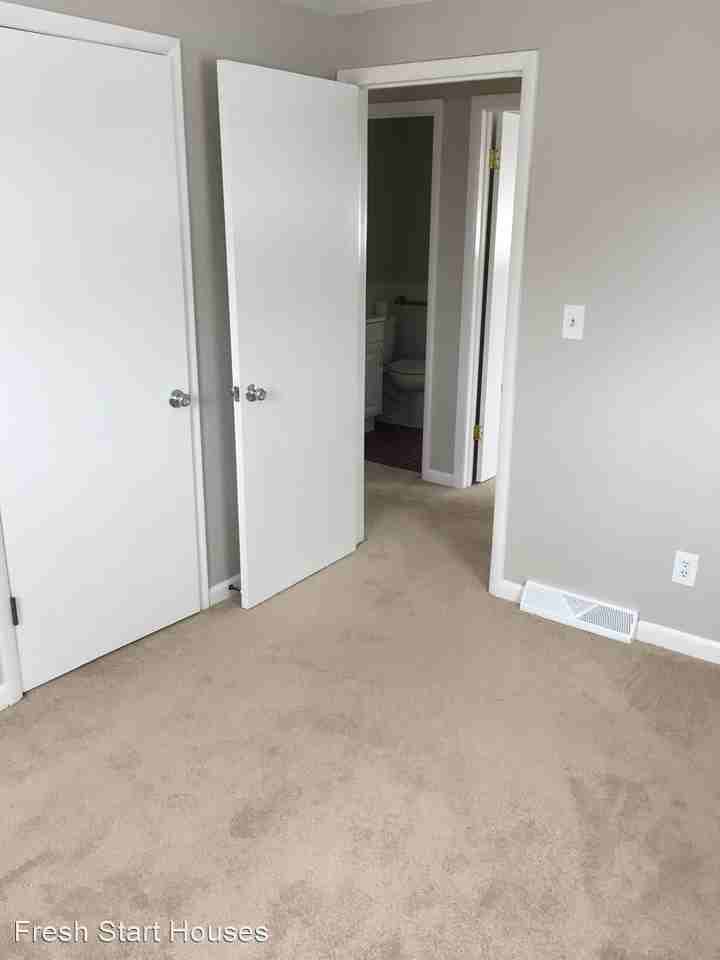 8044 Thompson Rd - Photo 2 of 17