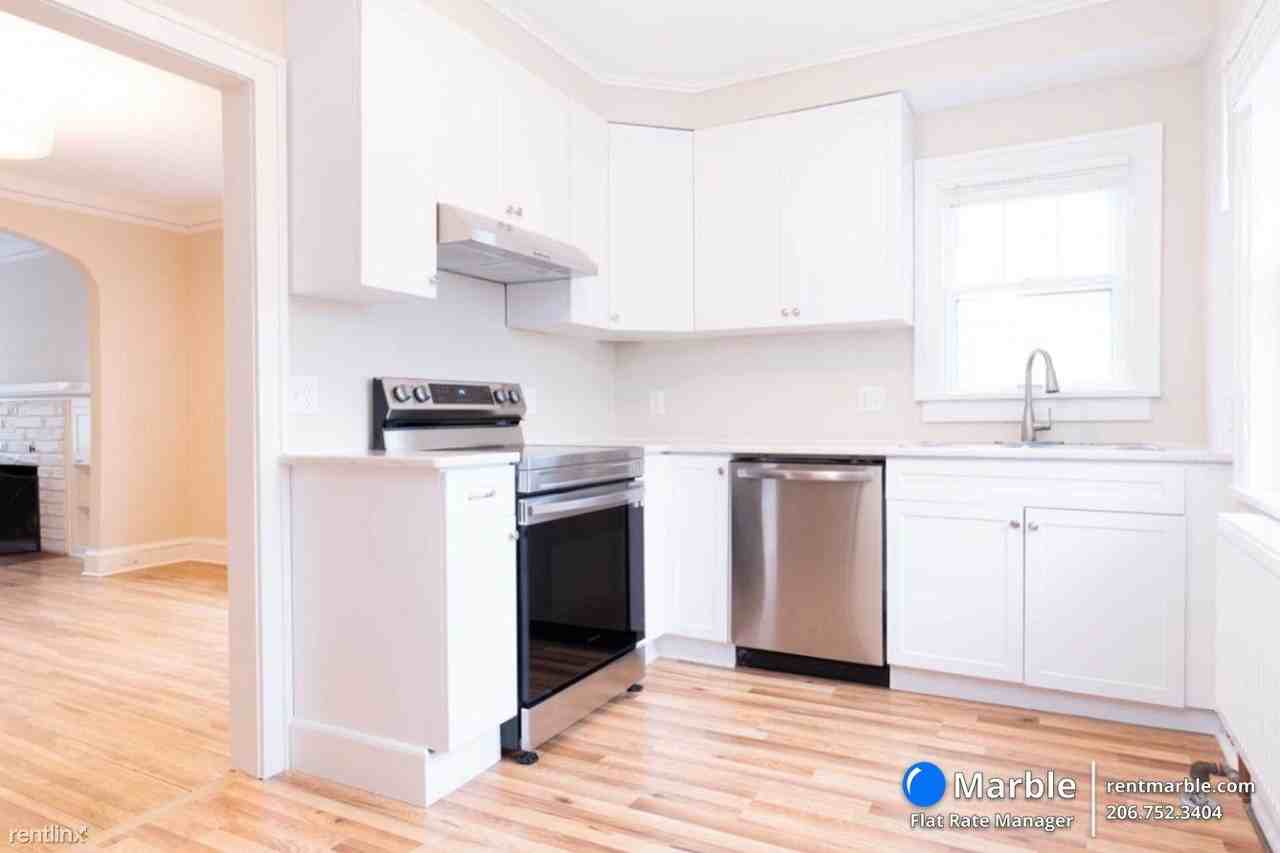 215 N 24th Ave E - Photo 2 of 23