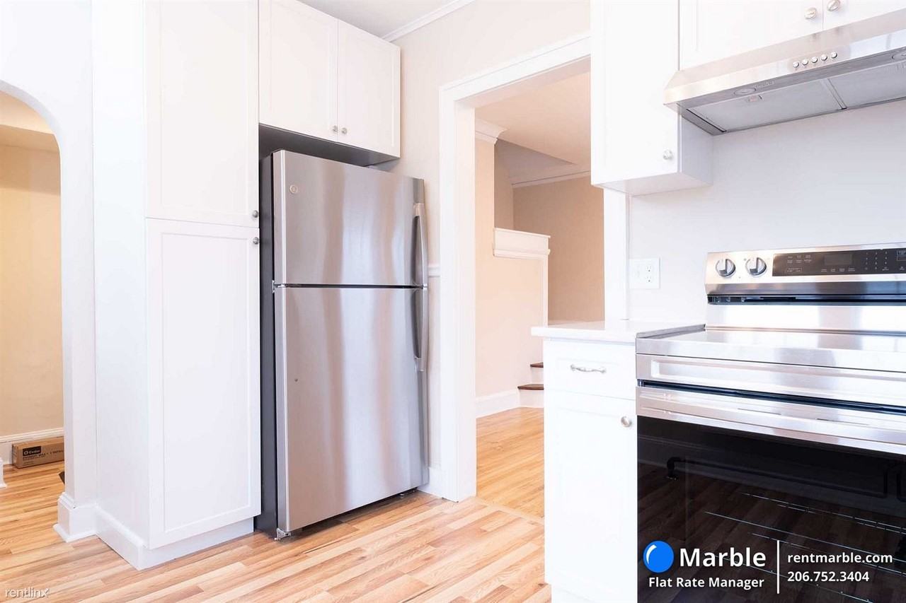 215 N 24th Ave E - Photo 3 of 23