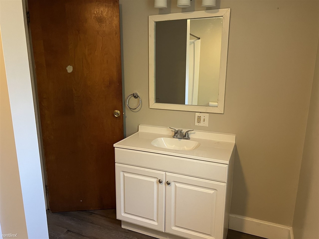 816 Hall St - Photo 3 of 10
