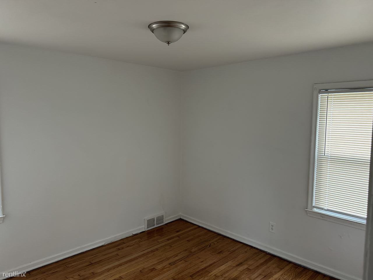 15319 Evergreen Rd - Photo 3 of 8