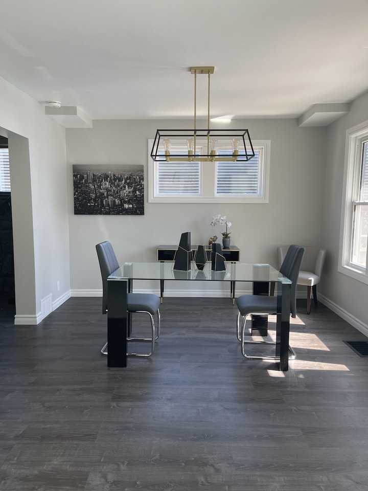 1677 Victoria Ave - Photo 6 of 41
