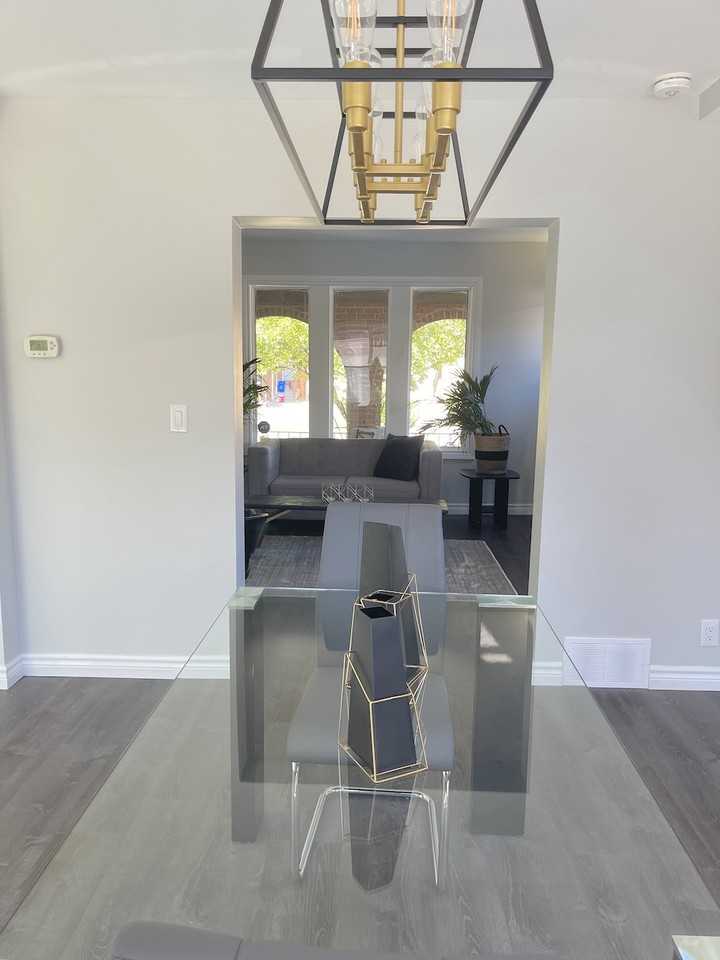 1677 Victoria Ave - Photo 7 of 41
