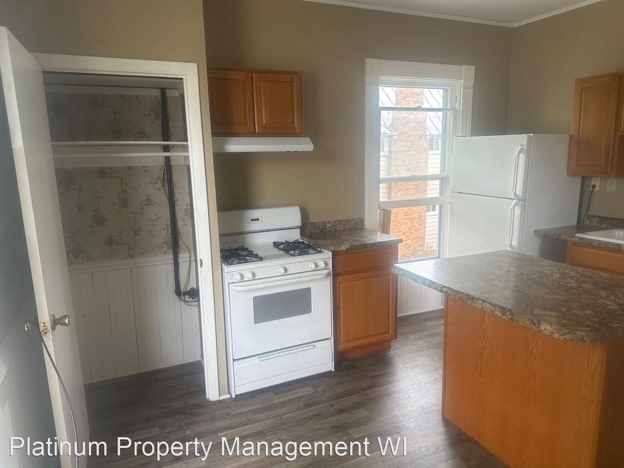 1402 East Ave - Photo 2 of 9