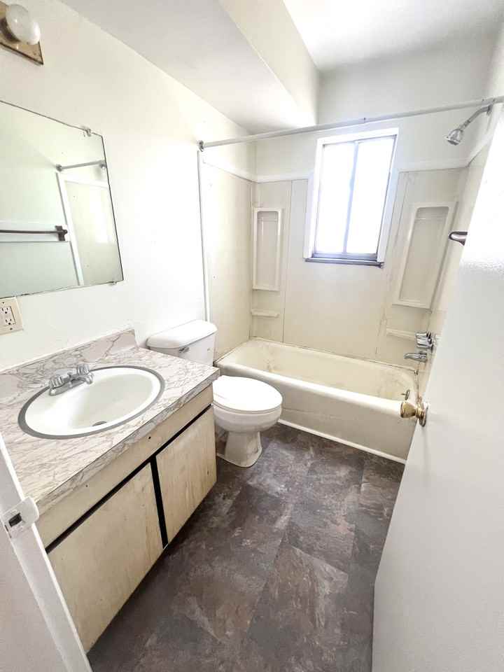 910 E Jolly Rd - Photo 4 of 11