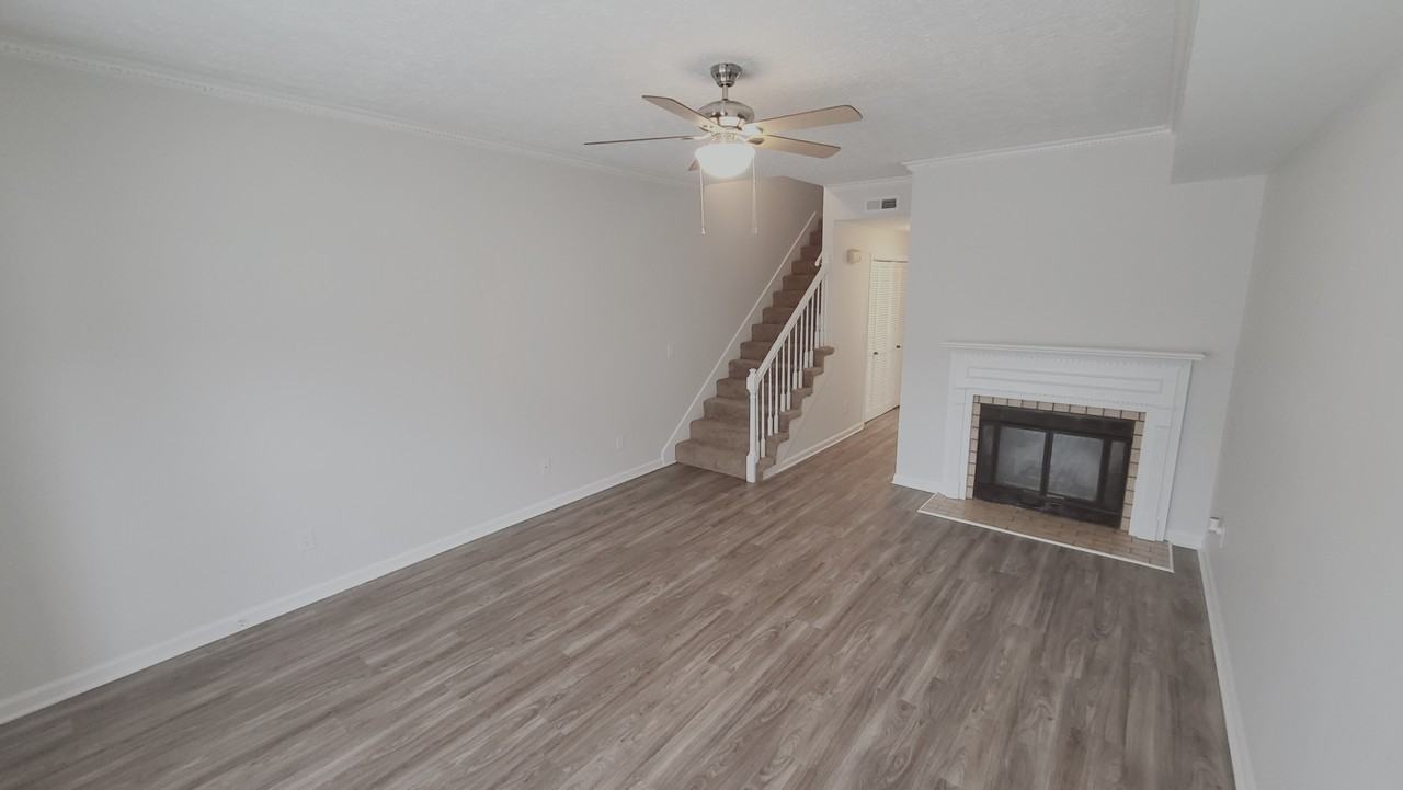 301 Hickory Pl #1 - Photo 4 of 33