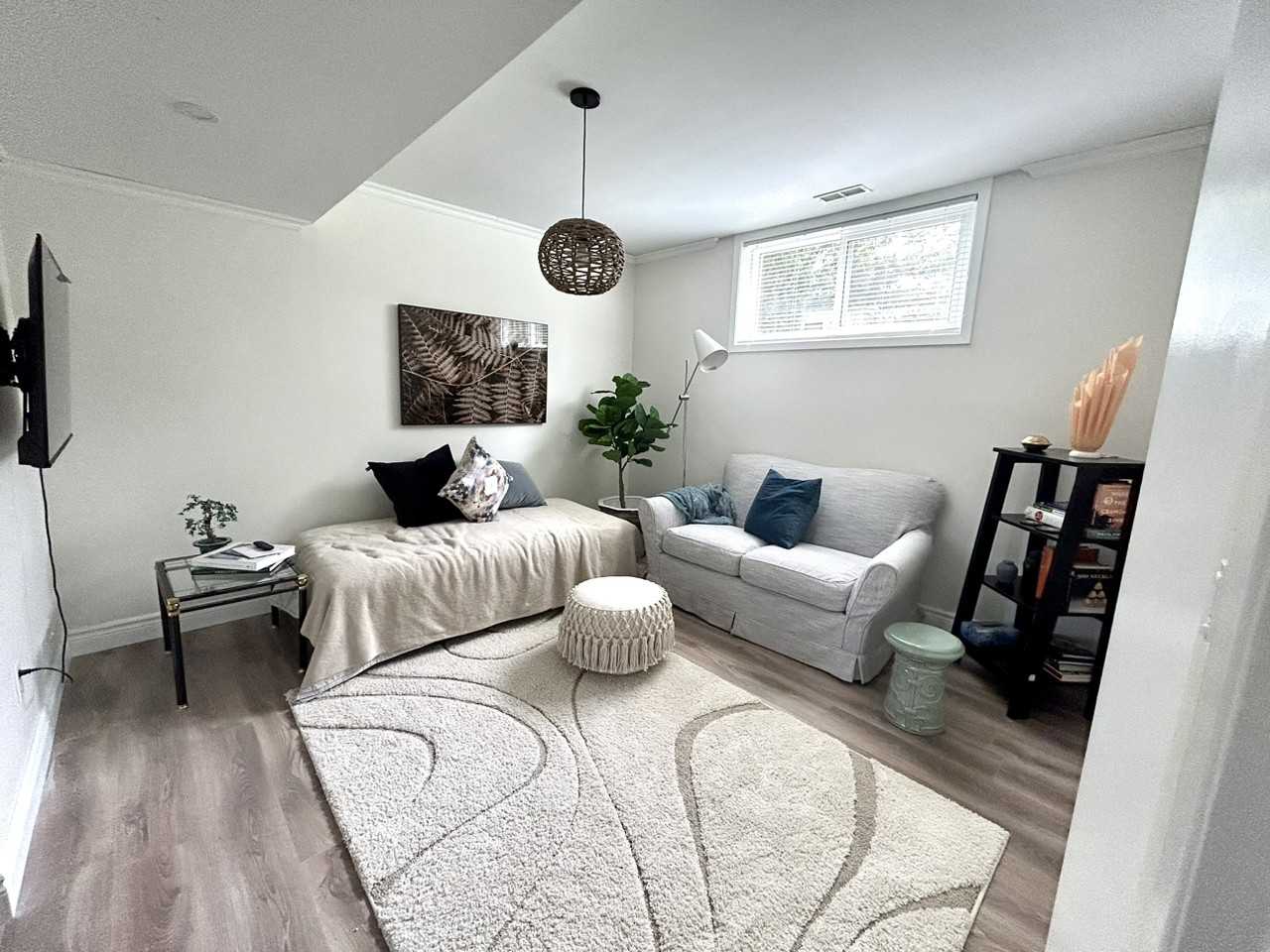 297 Chelsea Rd - Photo 2 of 8