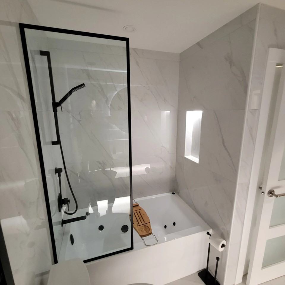 3903 Pender Street - Photo 3 of 26