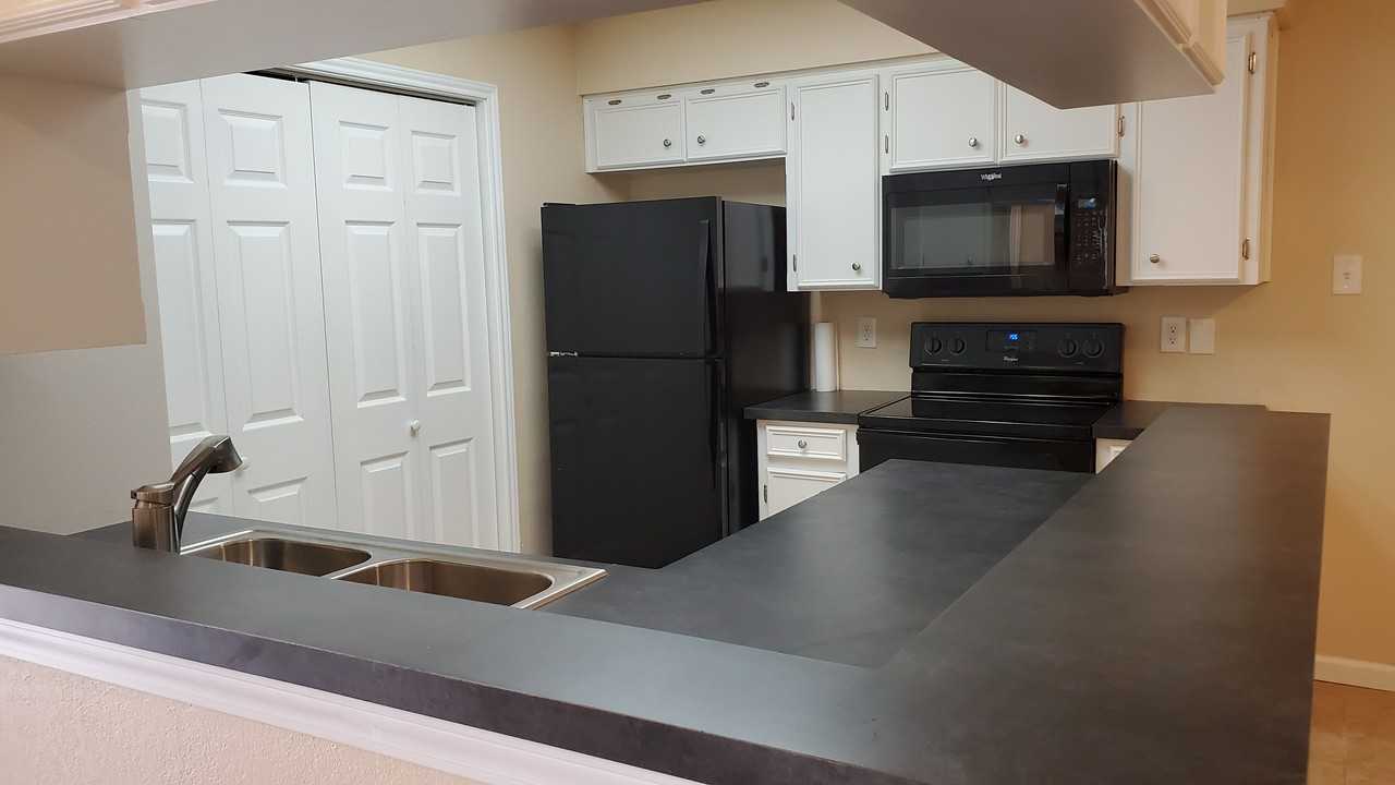 285 Mooring Cir #B - Photo 3 of 10