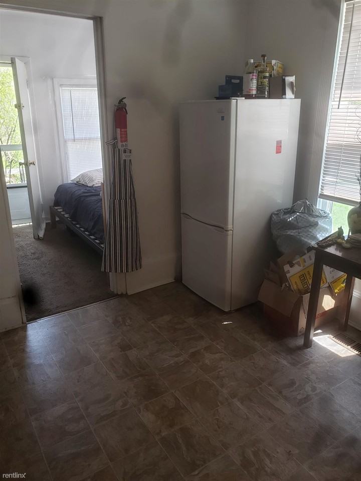 409 S Huron St - Photo 3 of 7