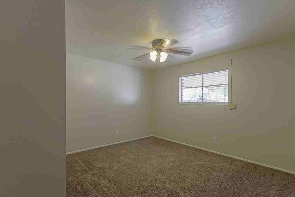 505 E Manhatton Dr - Photo 3 of 13