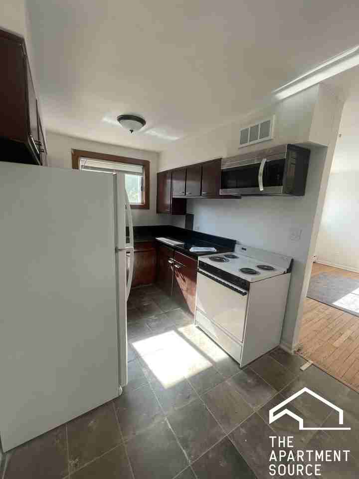 1410 W Juneway Ter #2B - Photo 2 of 16