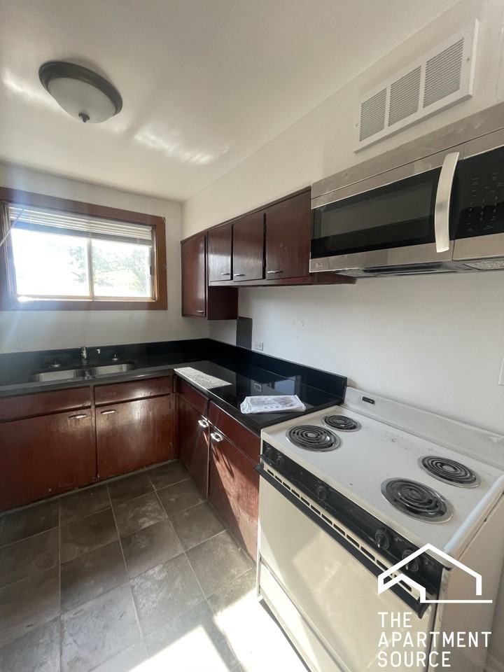 1410 W Juneway Ter #2B - Photo 4 of 16