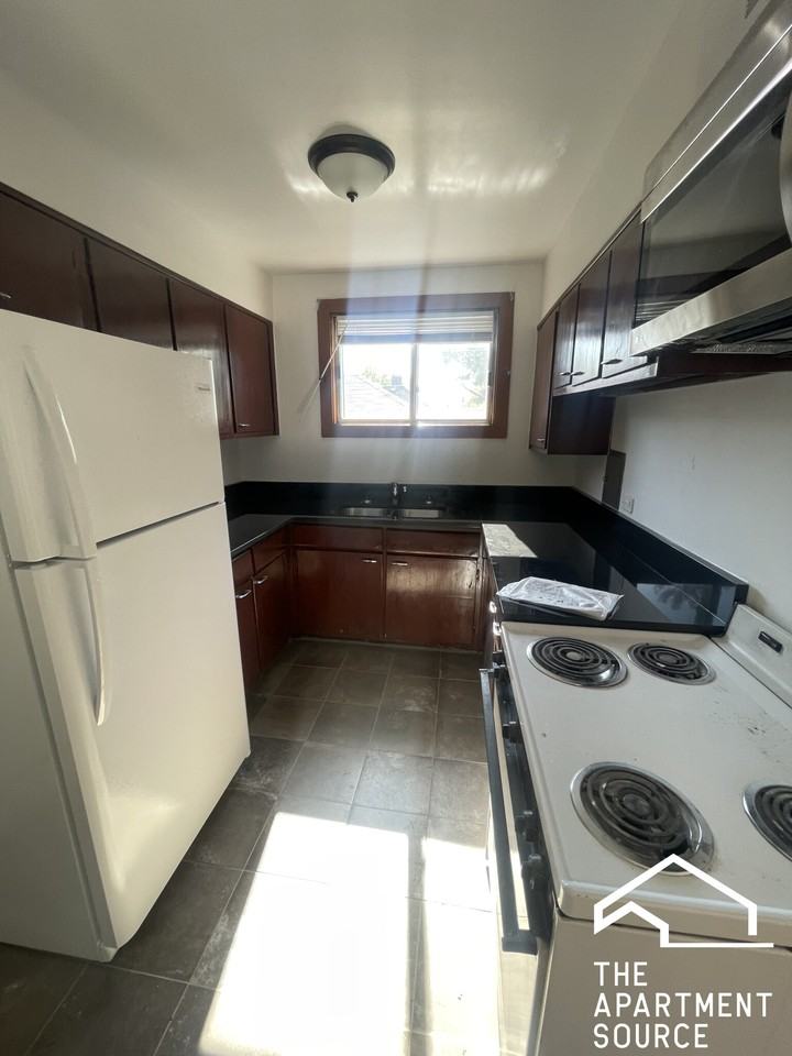1410 W Juneway Ter #2B - Photo 3 of 16