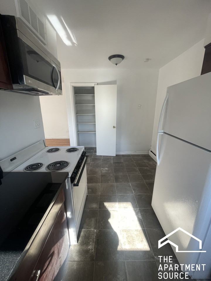 1410 W Juneway Ter #2B - Photo 5 of 16