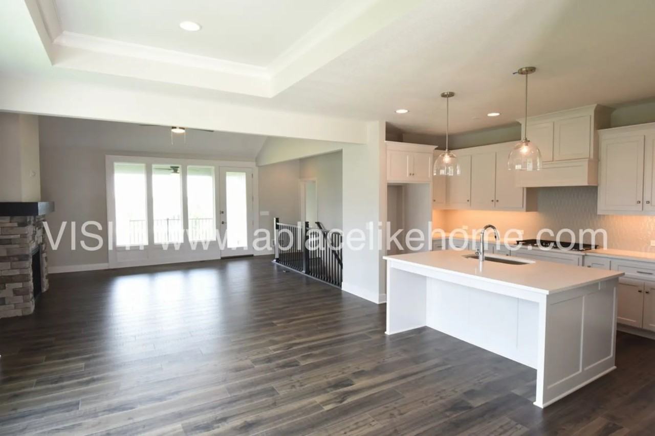 21903 W 82nd Ter - Photo 3 of 37