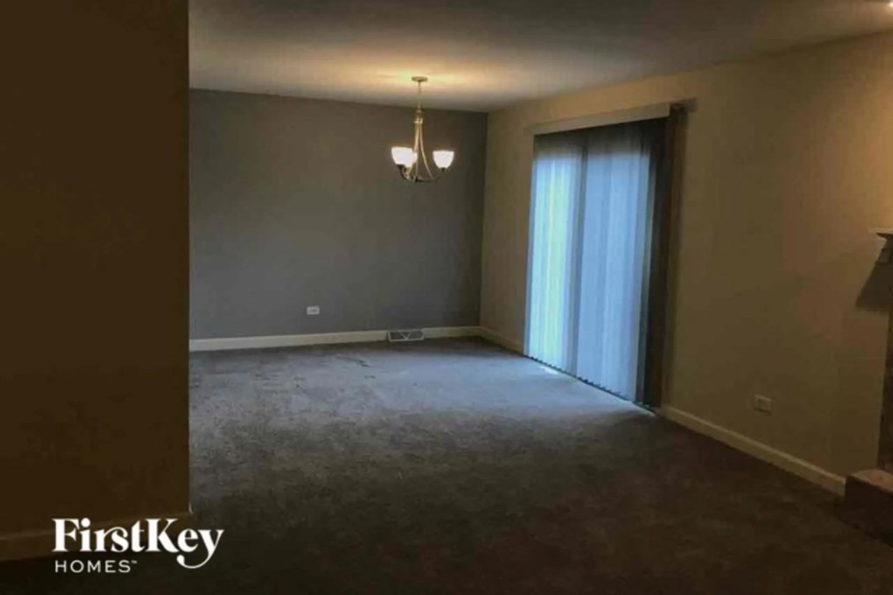 724 Bradley Ave - Photo 2 of 12