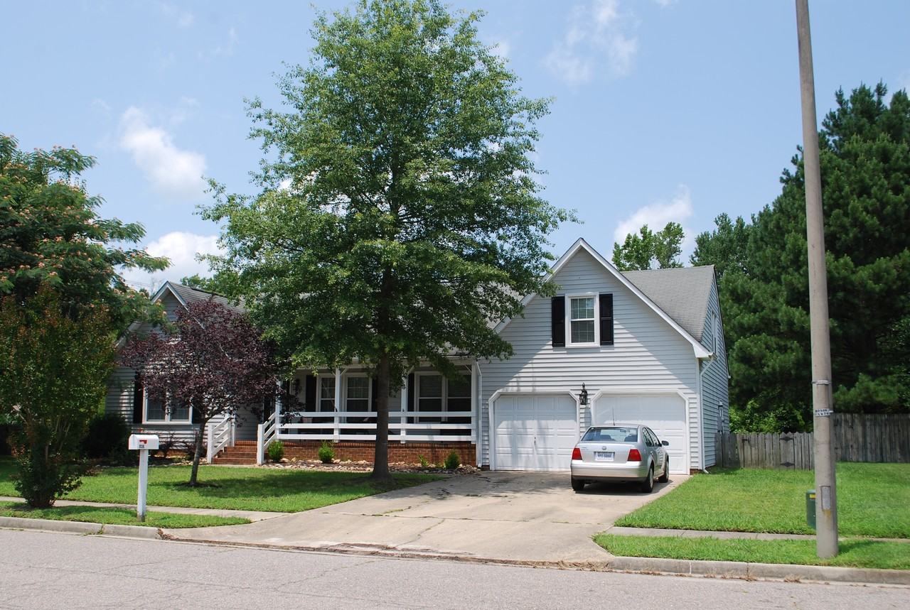 936 Waterford Dr - Photo 2 of 28