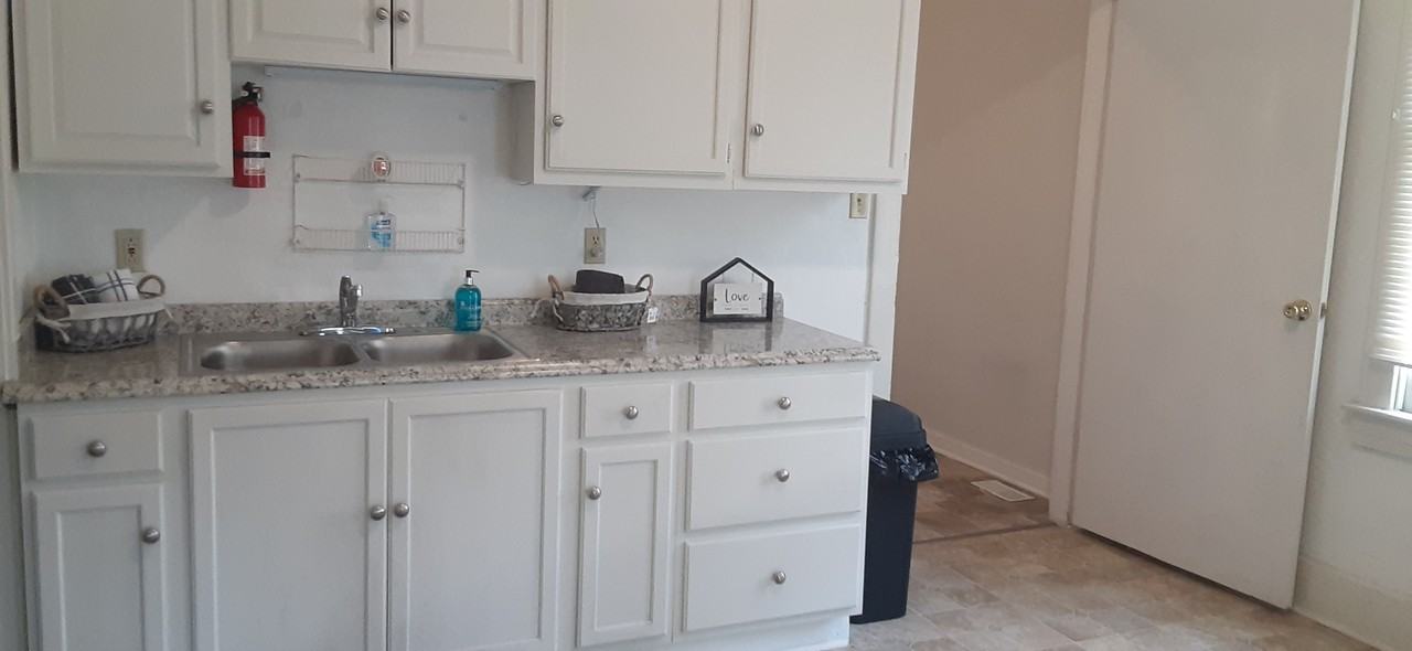 1831 Greenwood Avenue - Photo 2 of 20