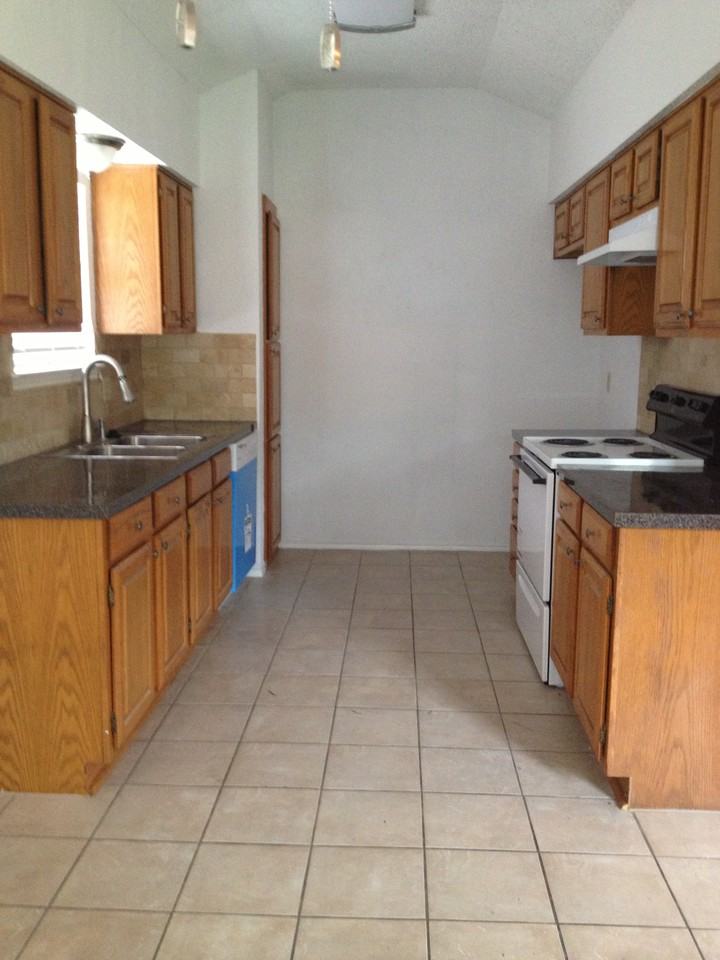 1024 Green Ridge Terrace - Photo 3 of 13