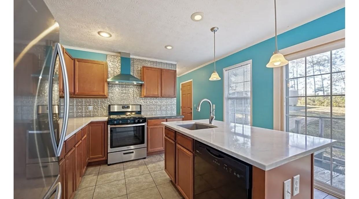 236 West 11th Street - Photo 3 of 3