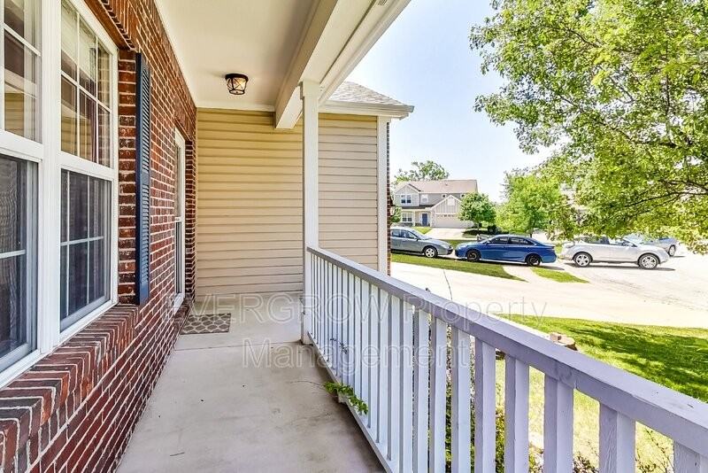 1047 Andrew Ct - Photo 4 of 50