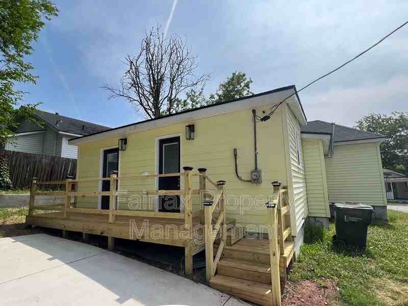 1112 Kent St - Photo 2 of 16