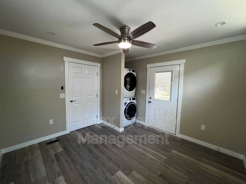 1112 Kent St - Photo 6 of 16