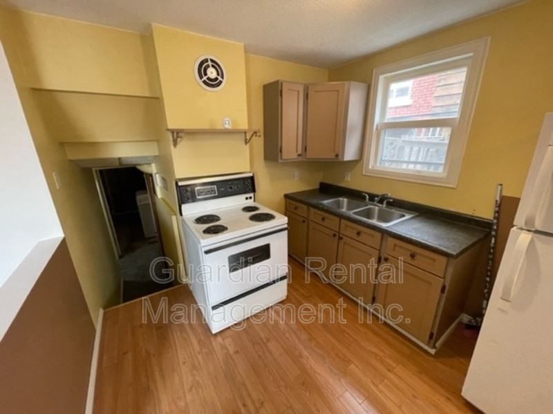 299 Court St N #2 - Photo 5 of 21