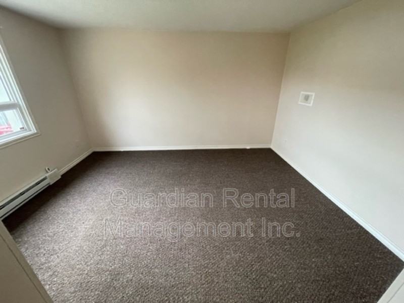 299 Court St N #2 - Photo 6 of 21