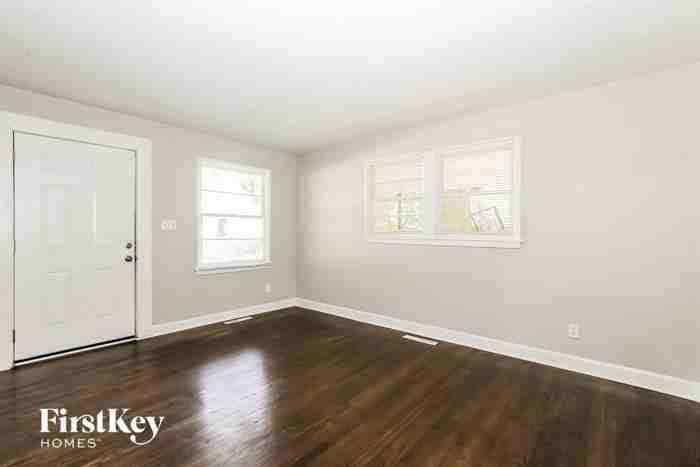 231 Glenrose Cir Sw - Photo 2 of 16