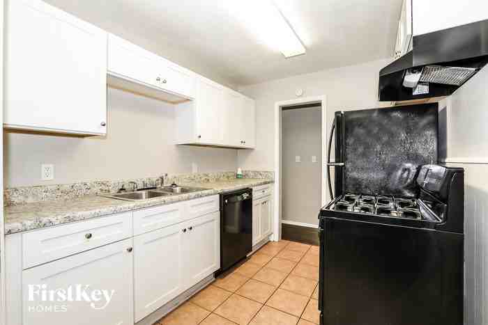 231 Glenrose Cir Sw - Photo 3 of 16