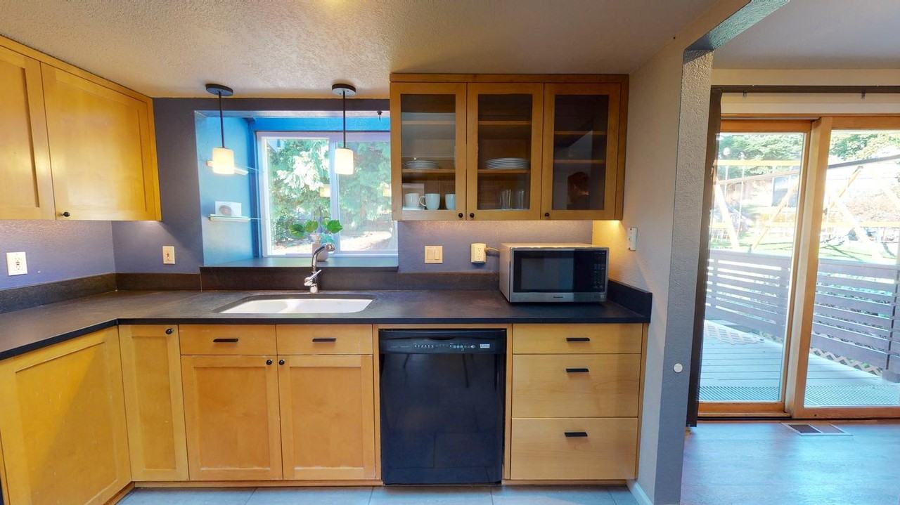 Contemporary West Seattle home with large deck - Photo 5 of 18